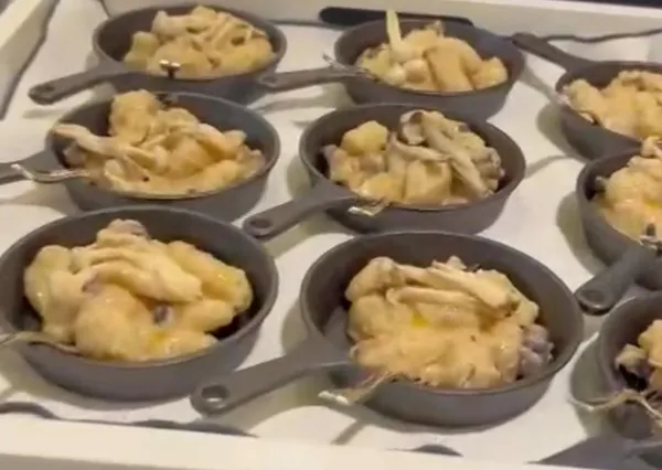 Mini skillets of creamy baked pasta